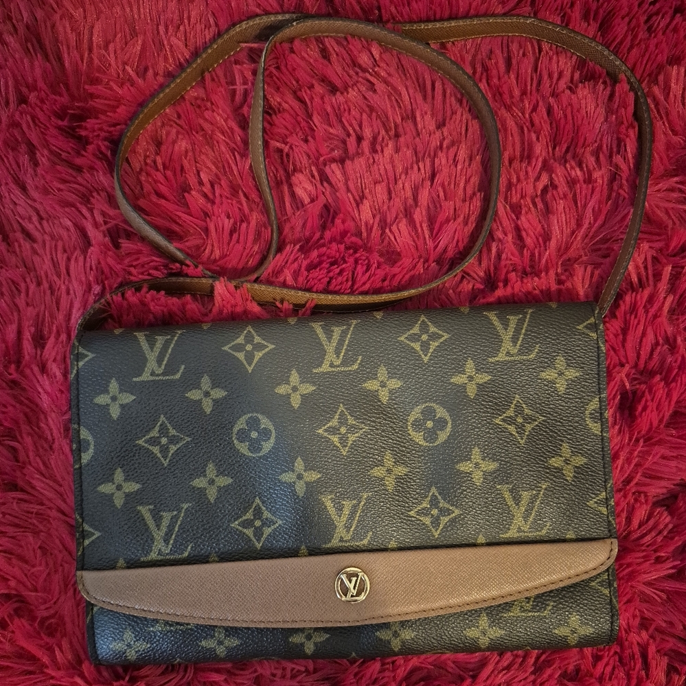 Louis Vuitton Bordeaux Clutch/Crossbody